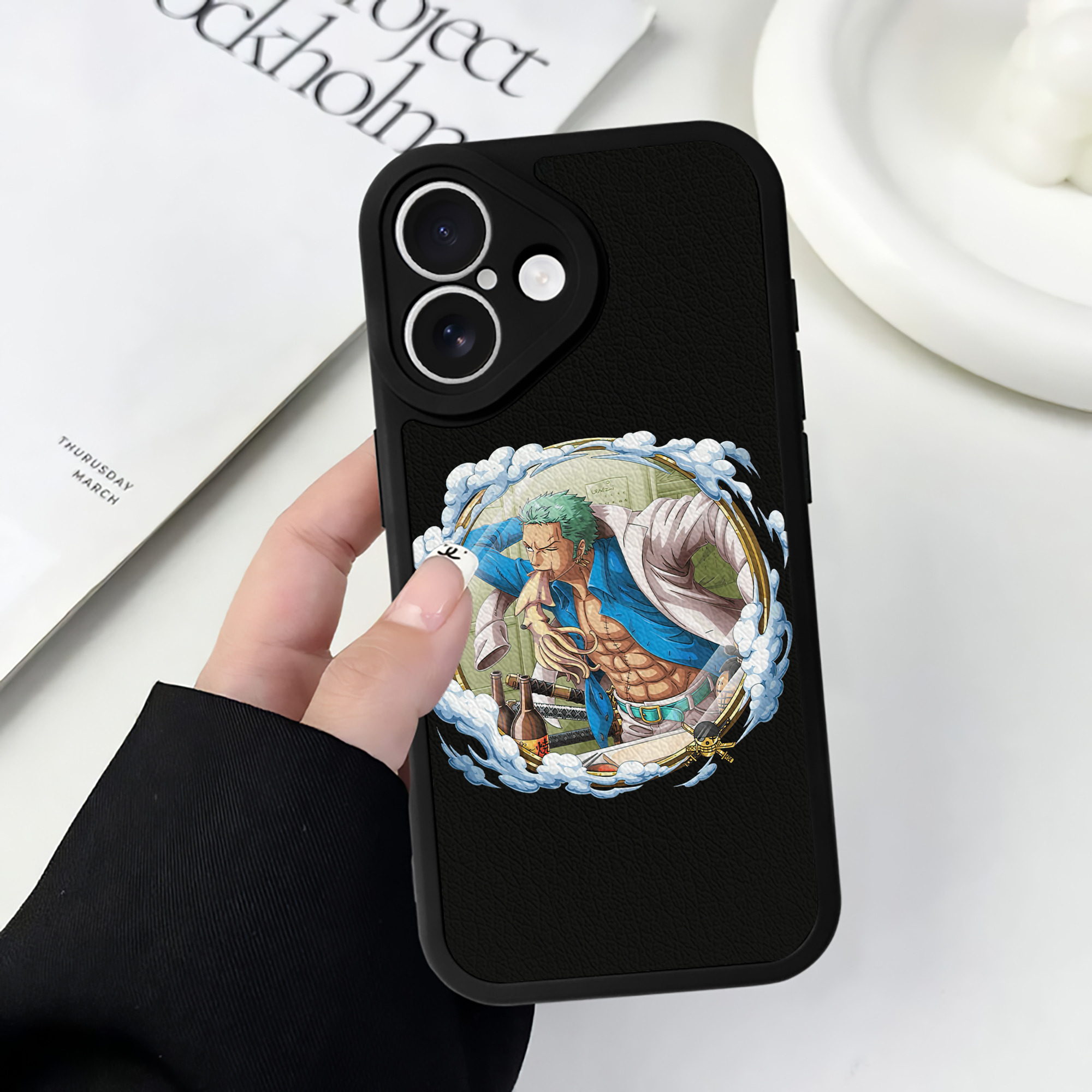 （画像用） ワンピース ロロノア・ゾロ ONE PIECE Roronoa Zoro 【iPhone 16シリーズ対応】シリコンスマホケース（レザー調） 材質：シリコン
